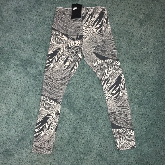 NIKE Printed Crop Athletic Yoga Leggings "Pale Gray" [Leaf Print] Women’s XS - Picture 5 of 6